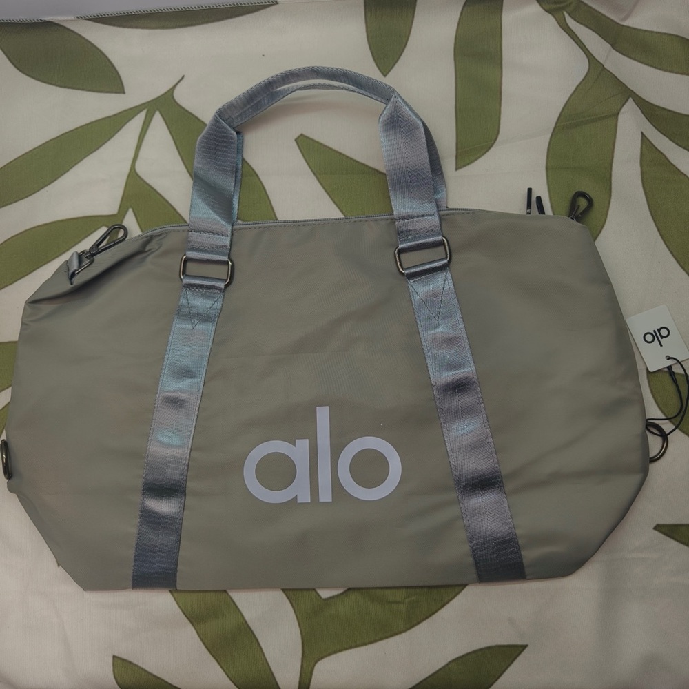 Nylon tote gym bag with shoulder strap, large capacity travel/weekend bag